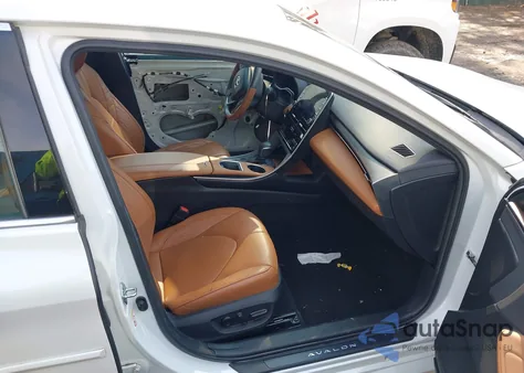 2019 Toyota Avalon Limited z USA, uszkodzony, nr VIN 4T1BZ1FB6KU030222